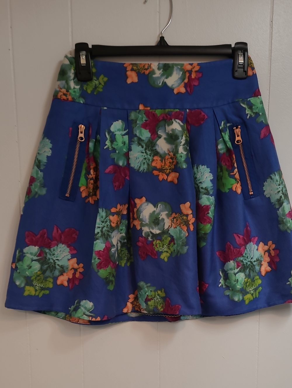 Maeve Blue Floral Circle Skirt with Gold Zippers Pleats Front Pockets Sz 2P